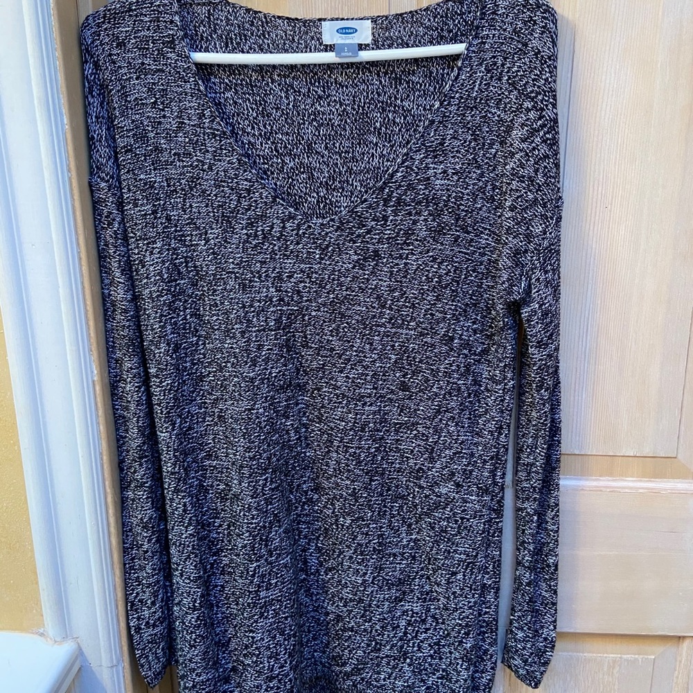 Old Navy size small v-neck sweater